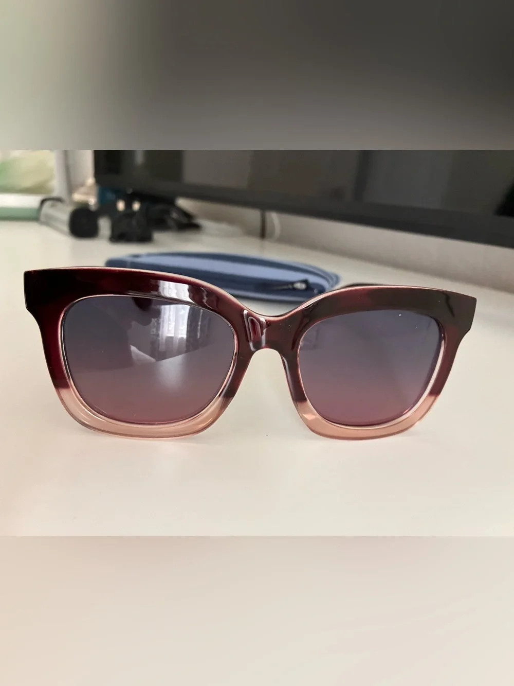 Peepers - Women’s Gradient Pink Sunglasses